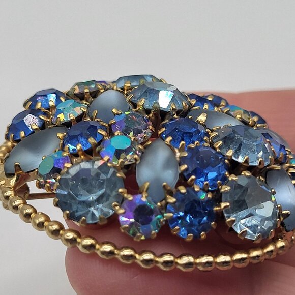 Vintage Weiss Brooch with Multicolor Blue and AB rhinestones Dome Circular Gold - Picture 2 of 9